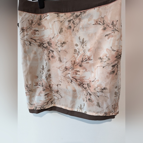 *Le Chateau *Size 13/14* Pencil Skirt with Floral Print Lining - Picture 3 of 8